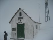 Cima con la cappella chiusa, che speriamo si apra/spalanchi -almeno idealmente nei nostri cuori- domani!!... Buona Pasqua a tutti!!...