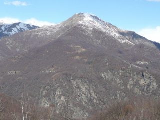 Arbella, in basso le rocce dove dovrebbe sorgere la prima ferrata della Valle dell'Orco