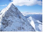 Dall'anticima del Voghel la Becca di Vlou' e piu' in basso a dx l'altra bianca piramide della Becca  Mortens