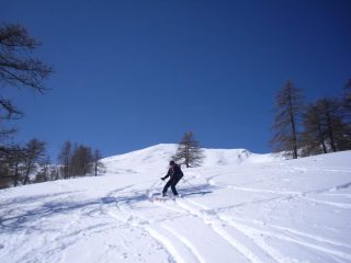 Giancarlo in discesa con neve non proprio ideale....