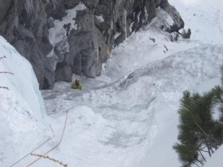 Paolo in alto sulla goulotte