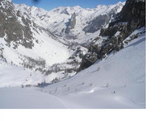 La Rocca Provenzale,dalla conca ove giace il lago di Visaisa