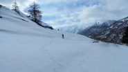 attraversando un pianoro sopra Thures (6-4-2013)
