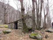 il primo masso addossato alla baita