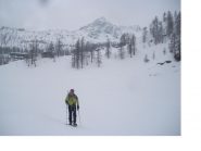 Il Bec di Laris visto ora dai Laris di Sopra nel vallone di discesa..