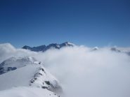 il Gran Paradiso emerge dalle nebbie