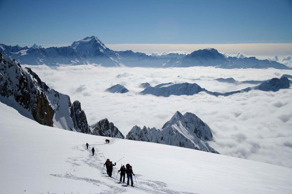 Gruppo Pianezza sopra le nuvole con Gran Combin e Velan