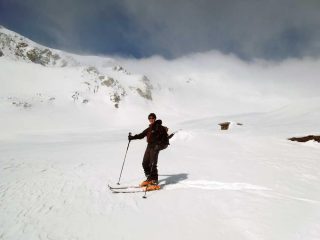 tsa nouva semi-sommerso dalla neve