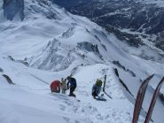 Preparativi per discesa, il col de Buffere in basso. 