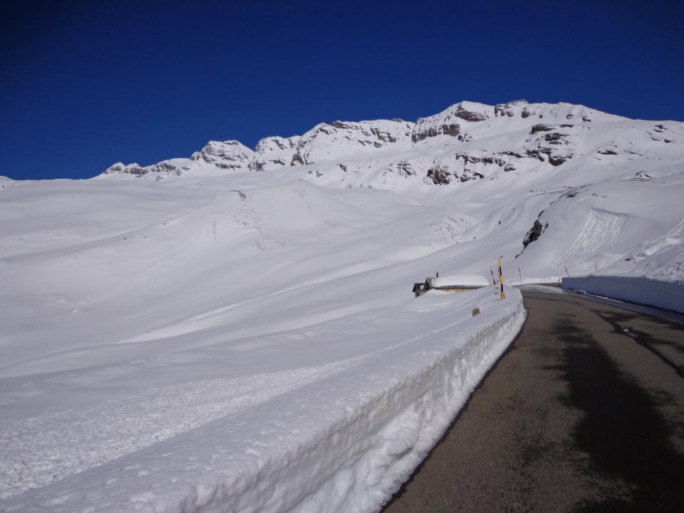 il Breitstock è già visibile dalla strada che porta al passo