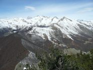 Sguardo verso ovest dalla cima, in basso il colle Cialmetta
