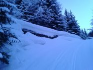 neve alla partenza sulla strada che porta alla diga