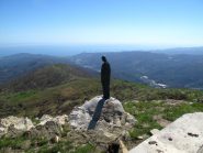 Dalla vetta la vista della Madonnina verso il mar Ligure