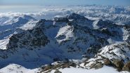 Al centro foto il versante nord della Dante vista dalla Fiume