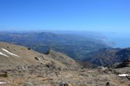 Sguardo verso le Apuane (nella foschia) e su Genova dal Reixa