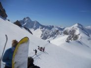 salendo verso la Cima di Rossa in fondo a destra il Sissone