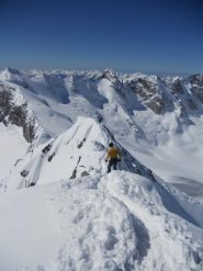 La cresta che scende dalla Cima di Rossa (3366 mslm)