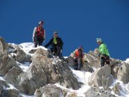 Enrico (a sinistra) chiuderà la calata recuperando le corde utilizzate per rendere più tranquillo il percorso