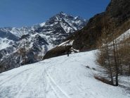 Da quota m.2200 rientro su scorrevole stradina 