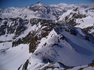 la cresta sommitale dalla cima