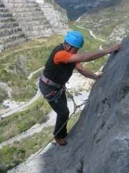 Claudio in arrampicata su La casa del geco