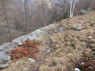 L'inizio della mulattiera di rientro sull'AV 2
