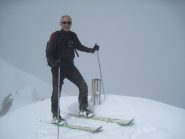 in vetta quasi sopra la croce