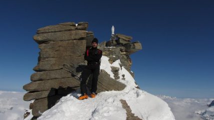 autoscatto nell'inconsueta solitudine della vetta