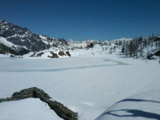Lago Bianco ancora innevato