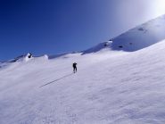 Gianluca studia il passaggio per uscire sulla cresta nord ovest