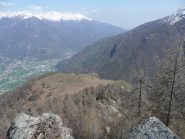 Prati di Cormoney dai rilievi rocciosi