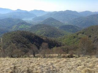 prealpi luganesi con il lago omonimo
