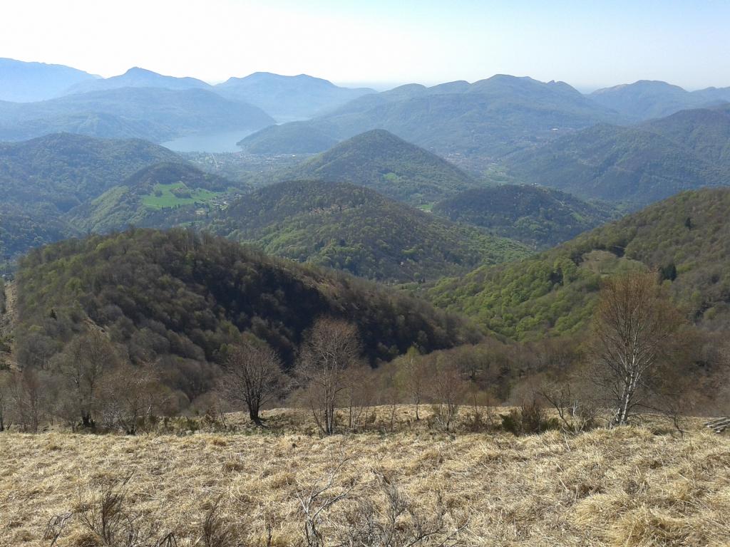 prealpi luganesi con il lago omonimo