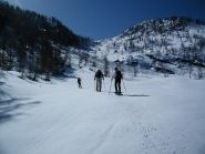Sul pianoro sotto il Colle. A destra l'anticima.