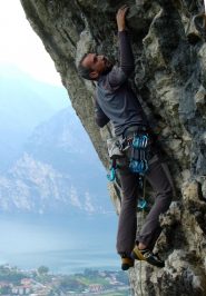 in azione su 