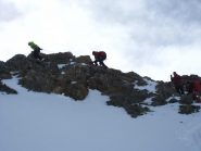 inizia la cresta, prima rocciosa poi nevosa...