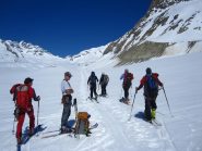 il gruppoprosegue il viaggio verso la koncordiahutte...