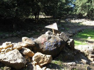 inizio sentiero con ometto