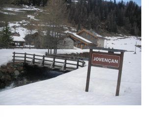 Il ben conservato borgo di Jovencan ca a meta' vallone