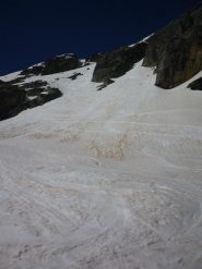 Il canale di salita ancora bello pieno