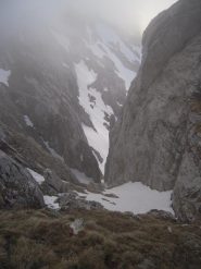 Guardando verso il basso dalla cima del canale dello Scudo