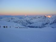la processione degli spettatori del Mezzalama