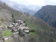 Chezalet, salendo verso la bianca chiesa