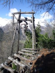 i resti di una vecchia teleferica...