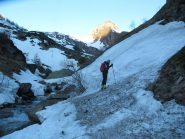 alla partenza la neve è appena sufficiente, ma tiene bene (OTTIMO RIGELO NOTTURNO)