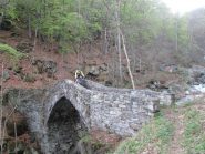 bel ponticello lungo la mulattiera