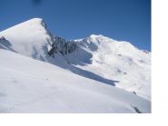La Punta Vallettaz di Bardoney e al fondo la P.del Rossin in fase di avvicinamento allavetta..