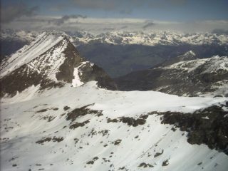 Il traverso verso il Col d' Eyele visto dalla cima del Mont Delà