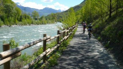 lungo la Dora Baltea sulla ciclovia
