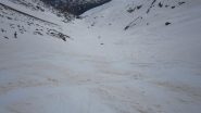 Neve cotta il giusto nella parte alta del canalone